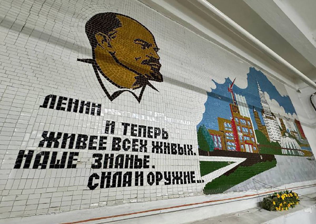 Ленин. г. Благовещенск, ул. Мухина, 118, вход с правого торца, 2 этаж.