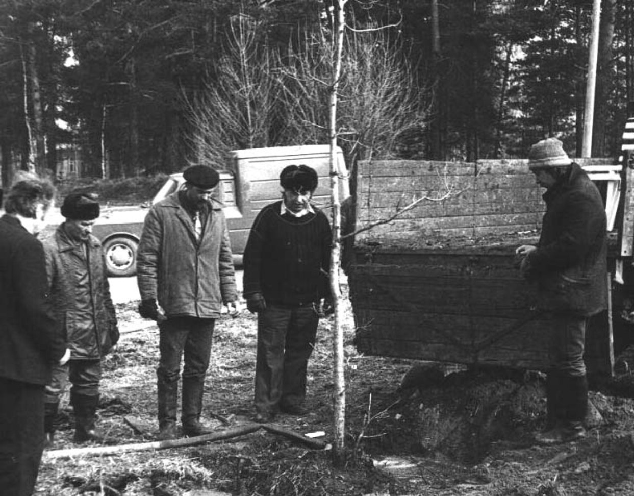 Community work day (subbotnik) at the Academic Dacha. 1984
