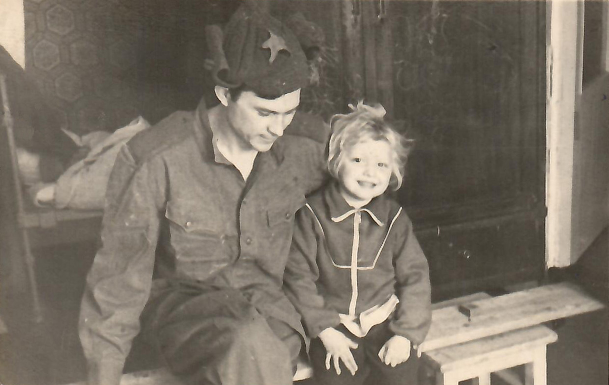 Viktor Surikov in a Budyonovka uniform with his daughter Lena at the apartment of the artist Mikhail Ivanovich Tabolkin. It was in this image that Viktor Surikov painted his self-portrait.