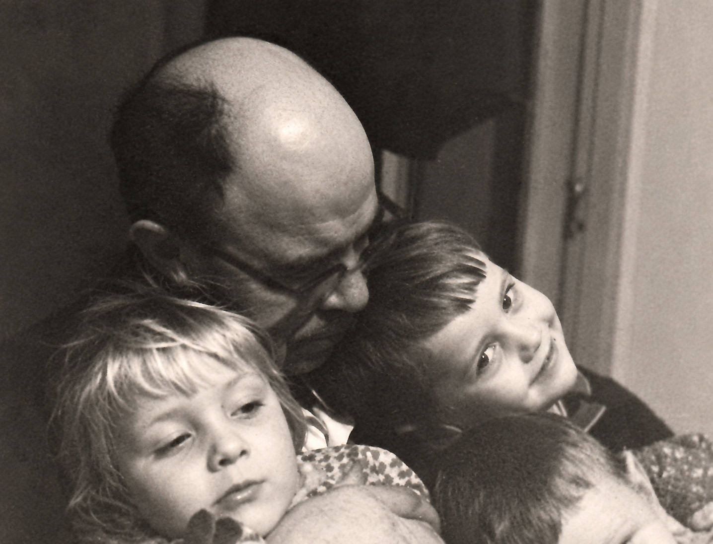 Daughter Lena and son Boris with the renowned Primorye artist Mikhail Ivanovich Tabolkin, in whose apartment Viktor Surikov and his family lived during his student years. Vladivostok. 1967.