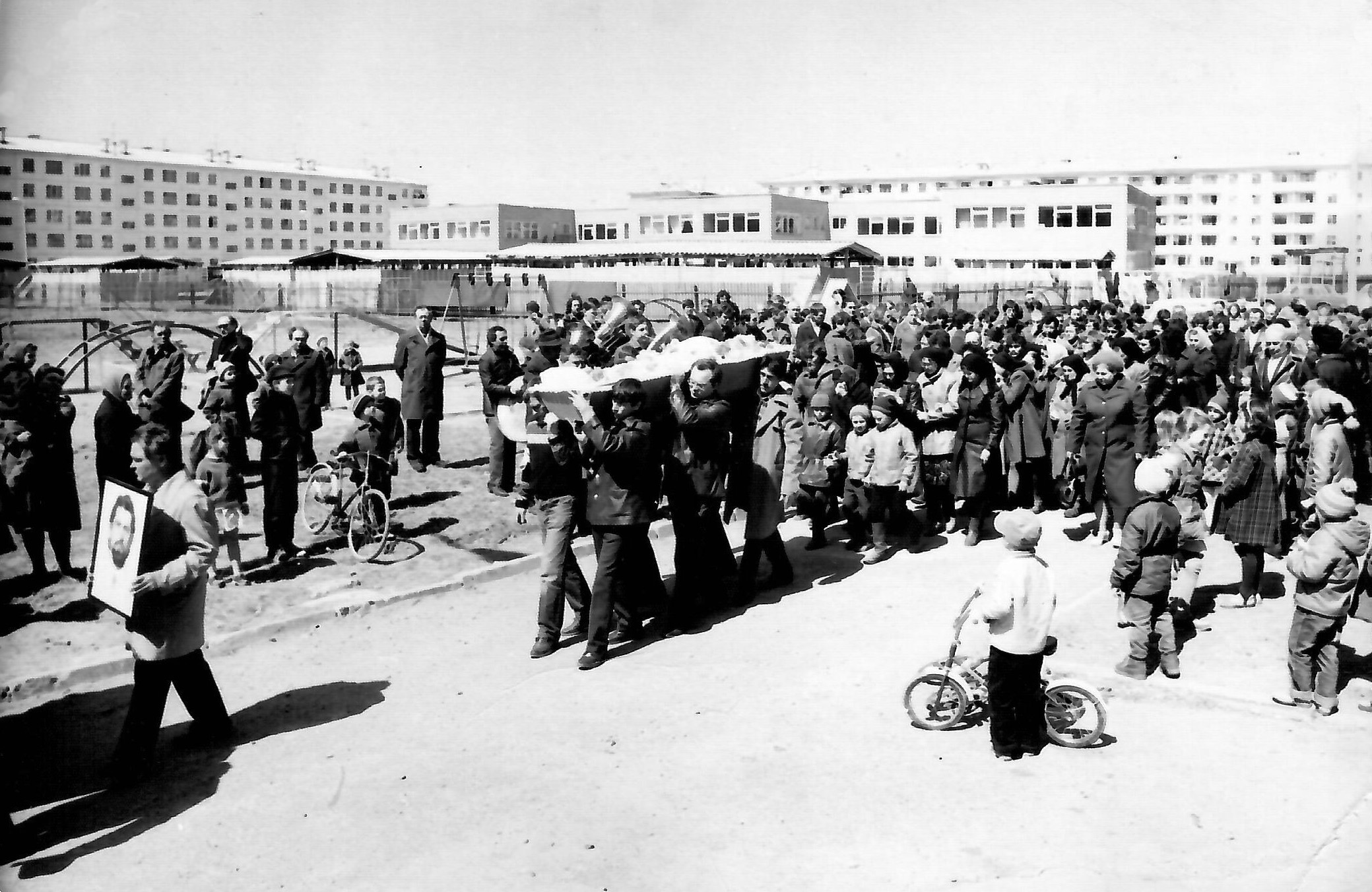 Funeral procession. Photo No. 1. Blagoveshchensk. April 1985.